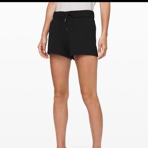 lulu On The Fly Shorts luxtreme 2.5”